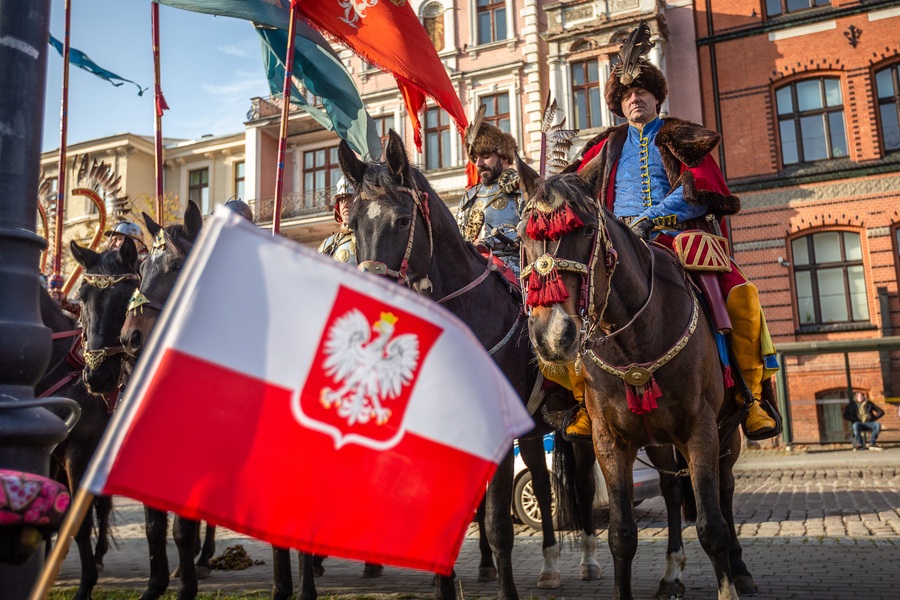 Wojewódzkie obchody Narodowego Święta Niepodległości w Toruniu, fot. Szymon Zdziebło tarantoga.pl dla UMWKP