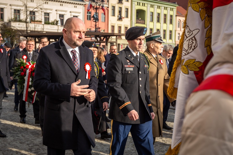 Wojewódzkie obchody Narodowego Święta Niepodległości w Toruniu, fot. Szymon Zdziebło tarantoga.pl dla UMWKP