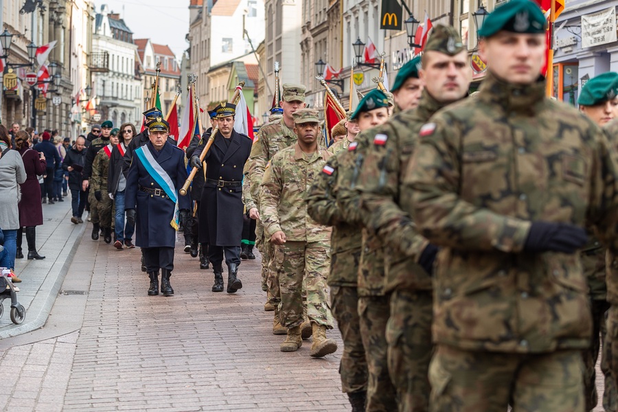 Wojewódzkie obchody Narodowego Święta Niepodległości w Toruniu, fot. Szymon Zdziebło tarantoga.pl dla UMWKP