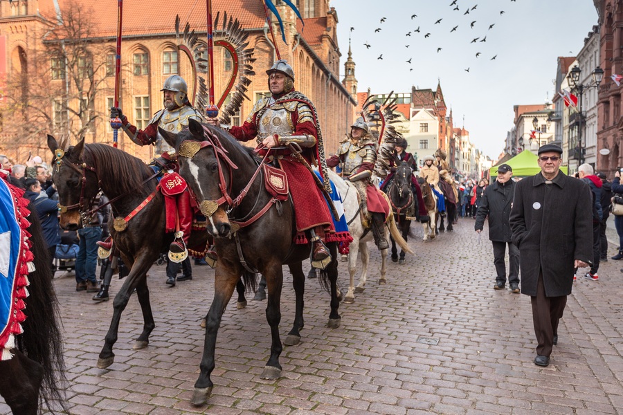 Wojewódzkie obchody Narodowego Święta Niepodległości w Toruniu, fot. Szymon Zdziebło tarantoga.pl dla UMWKP