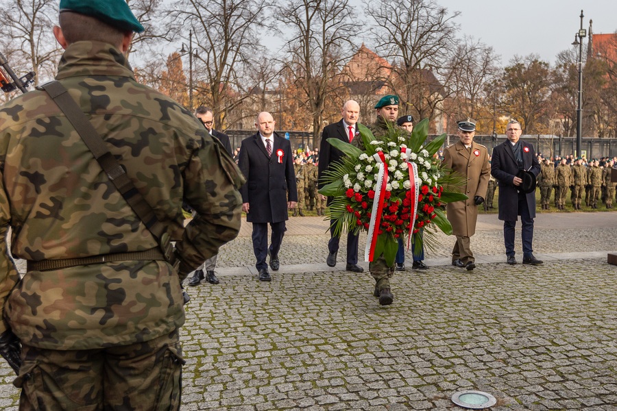 Wojewódzkie obchody Narodowego Święta Niepodległości w Toruniu, fot. Szymon Zdziebło tarantoga.pl dla UMWKP