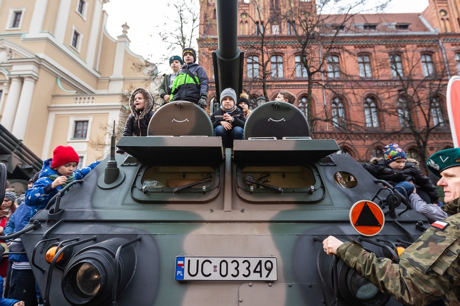 Wojewódzkie obchody Narodowego Święta Niepodległości w Toruniu, fot. Szymon Zdziebło tarantoga.pl dla UMWKP