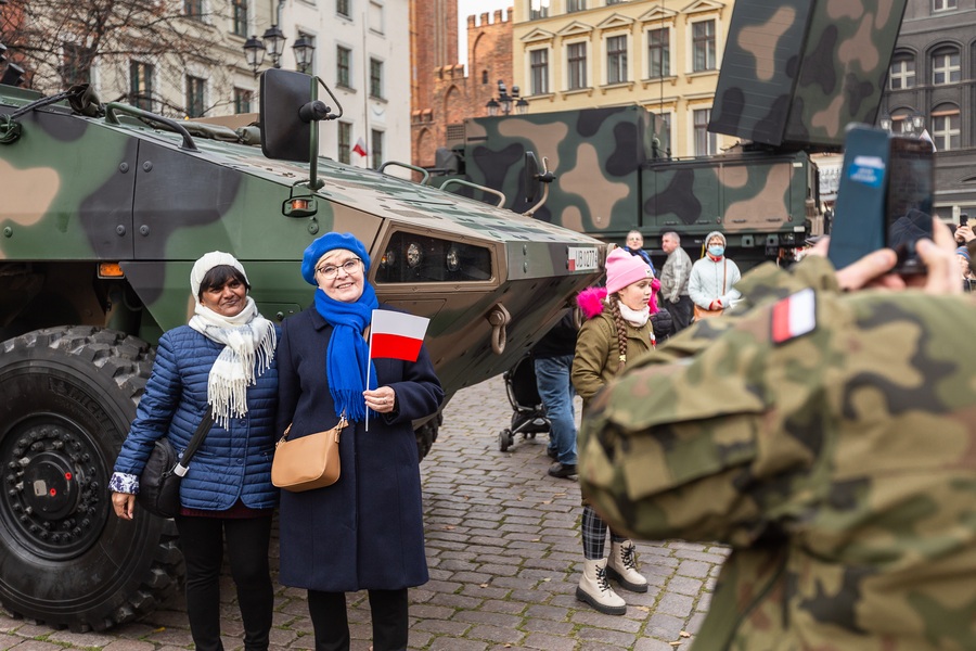 Wojewódzkie obchody Narodowego Święta Niepodległości w Toruniu, fot. Szymon Zdziebło tarantoga.pl dla UMWKP