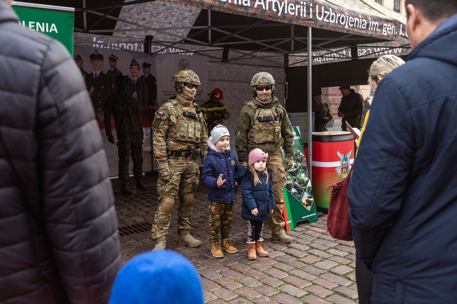 Wojewódzkie obchody Narodowego Święta Niepodległości w Toruniu, fot. Szymon Zdziebło tarantoga.pl dla UMWKP