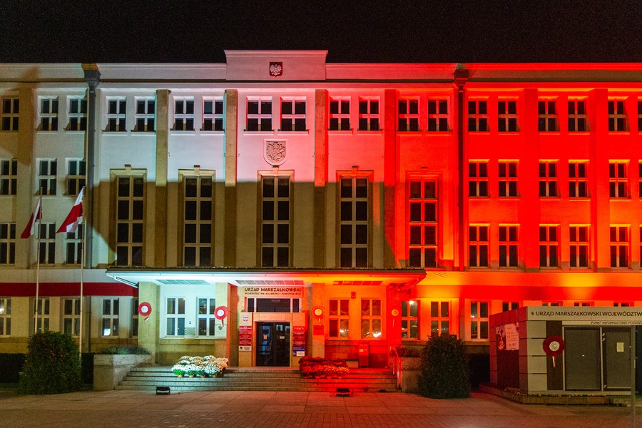 Wojewódzkie obchody Narodowego Święta Niepodległości w Toruniu, fot. Szymon Zdziebło tarantoga.pl dla UMWKP