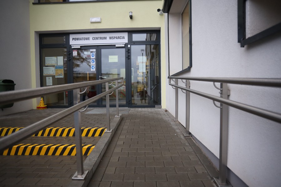 Otwarcie Powiatowego Centrum Wsparcia w Tucholi, fot. Filip Kowalkowski dla UMWKP