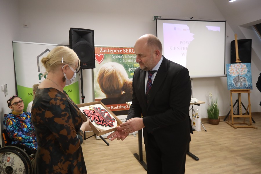 Otwarcie Powiatowego Centrum Wsparcia w Tucholi, fot. Filip Kowalkowski dla UMWKP