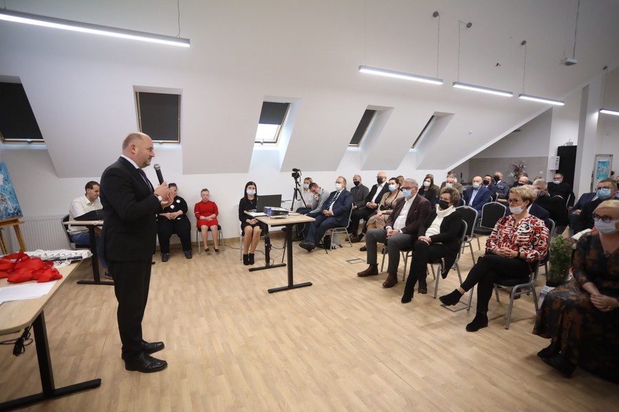 Otwarcie Powiatowego Centrum Wsparcia w Tucholi, fot. Filip Kowalkowski dla UMWKP