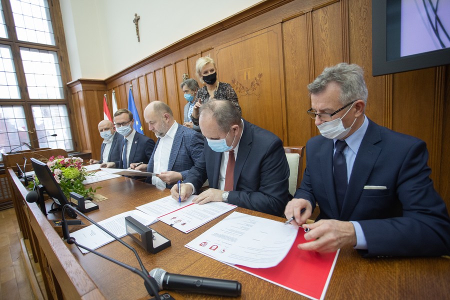 Podpisanie porozumień na obwodnice Lisewa i Brodnicy, fot. Mikołaj Kuras dla UMWKP