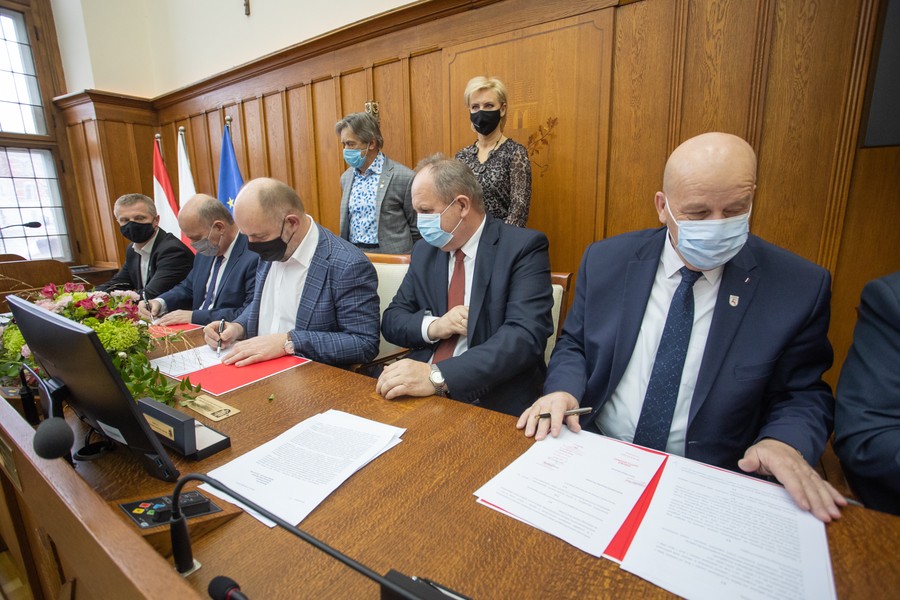 Podpisanie porozumień na obwodnice Lisewa i Brodnicy, fot. Mikołaj Kuras dla UMWKP