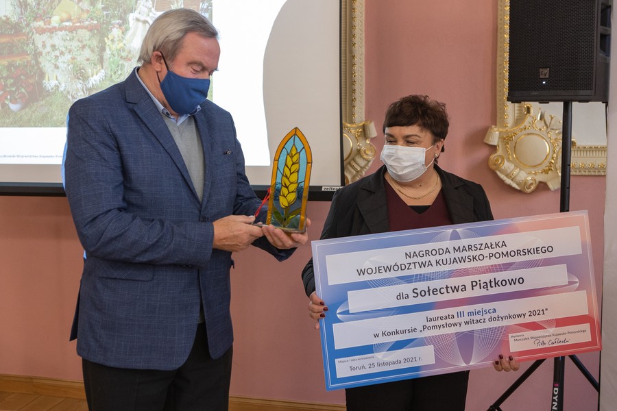 Wręczenie nagród na witacz dożynkowy, fot. Mikołaj Kuras dla UMWKP