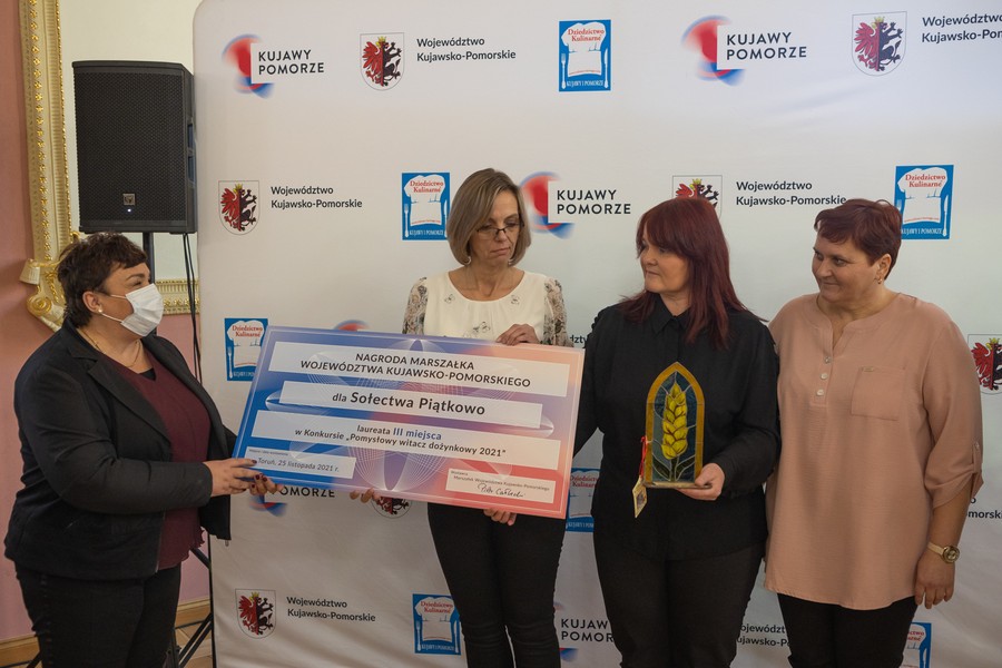 Wręczenie nagród na witacz dożynkowy, fot. Mikołaj Kuras dla UMWKP