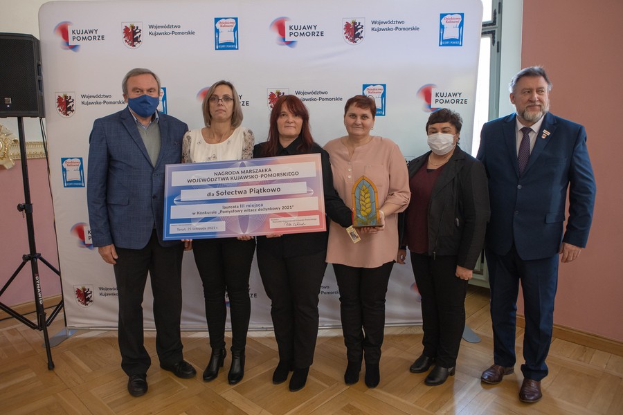 Wręczenie nagród na witacz dożynkowy, fot. Mikołaj Kuras dla UMWKP