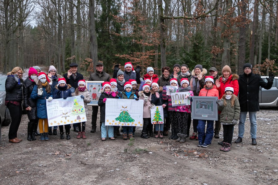 Wybieranie choinki w Raciniewie, fot. Andrzej Goiński UMWKP