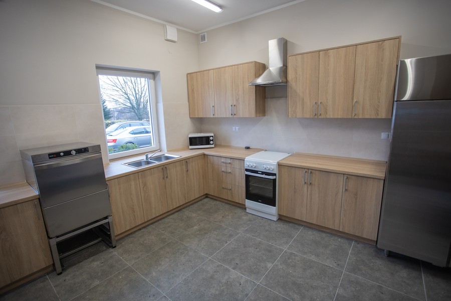 Zmodernizowane schronisko z usługami opiekuńczymi dla osób bezdomnych w Chełmży, fot. Mikołaj Kuras dla UMWKP