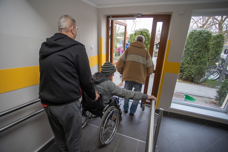 Zmodernizowane schronisko z usługami opiekuńczymi dla osób bezdomnych w Chełmży, fot. Mikołaj Kuras dla UMWKP