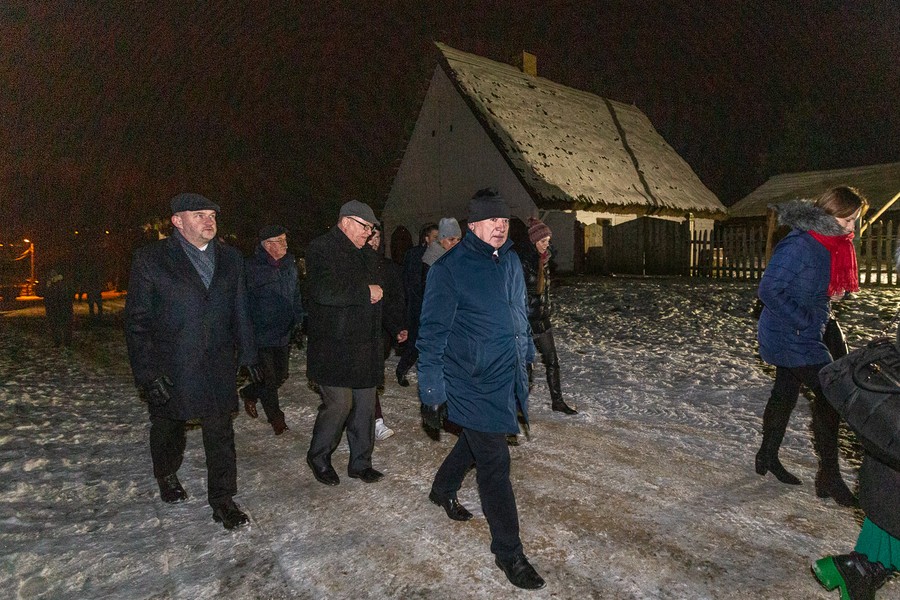 Zwiedzanie skansenu w Kłóbce, fot. Szymon Zdziebło/tarantoga.pl dla UMWKP