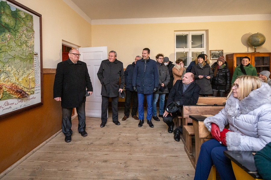 Zwiedzanie skansenu w Kłóbce, fot. Szymon Zdziebło/tarantoga.pl dla UMWKP