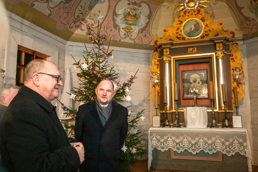 Zwiedzanie skansenu w Kłóbce, fot. Szymon Zdziebło/tarantoga.pl dla UMWKP