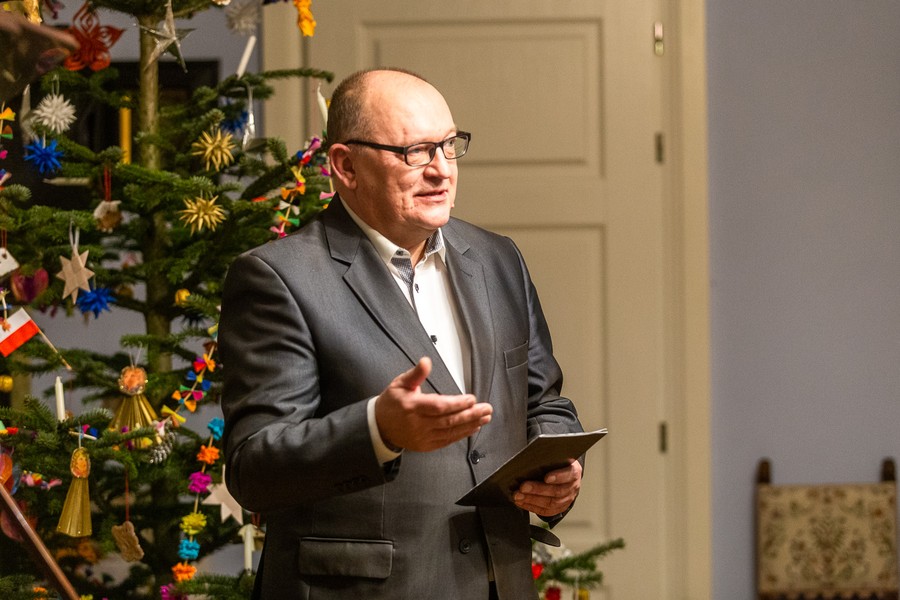 Zwiedzanie skansenu w Kłóbce, fot. Szymon Zdziebło/tarantoga.pl dla UMWKP