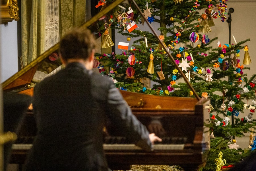 Zwiedzanie skansenu w Kłóbce, fot. Szymon Zdziebło/tarantoga.pl dla UMWKP