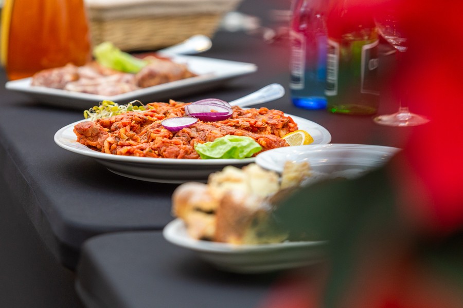 Wigilia dla osób bezdomnych, fot. Szymon Zdziebło/tarantoga.pl dla UMWKP