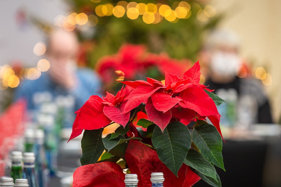 Wigilia dla osób bezdomnych, fot. Szymon Zdziebło/tarantoga.pl dla UMWKP