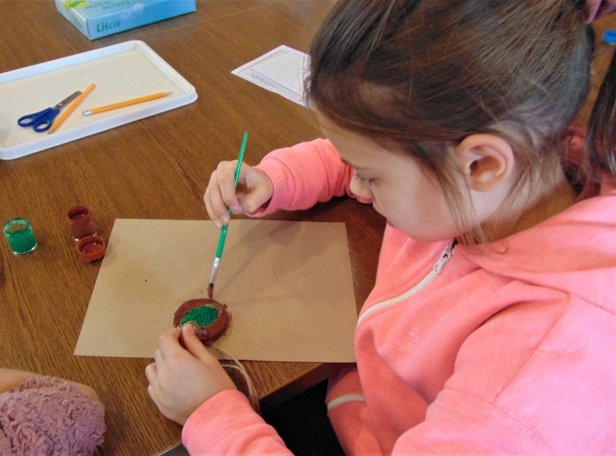Przygotowywanie pamiątkowych medalionów (fot. GLPK)