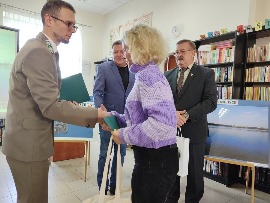 Rozdanie nagród w konkursie fotograficznym (fot. SP nr 7 w Brodnicy)