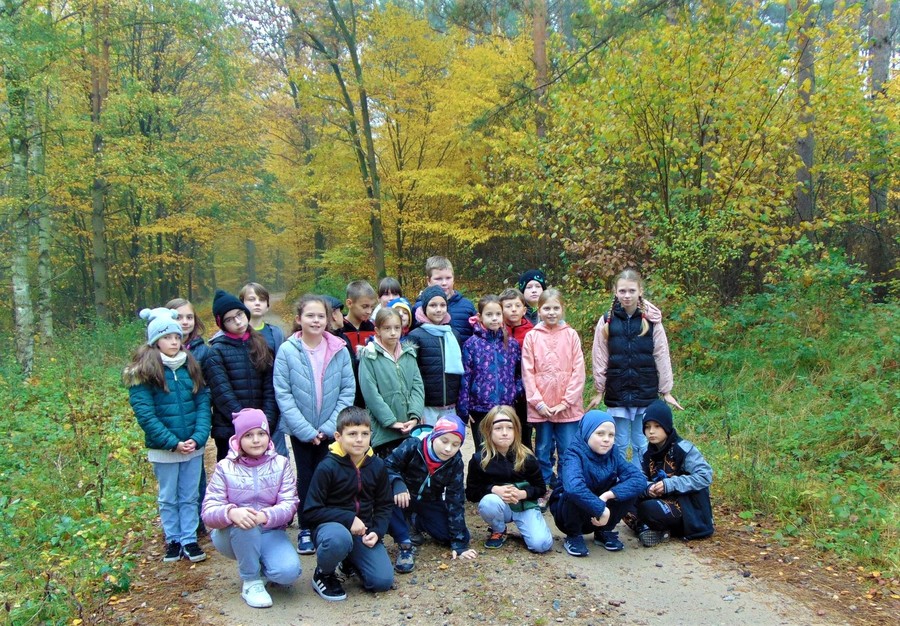 Zdjęcie grupowe podczas zajęć terenowych (fot. GLPK)