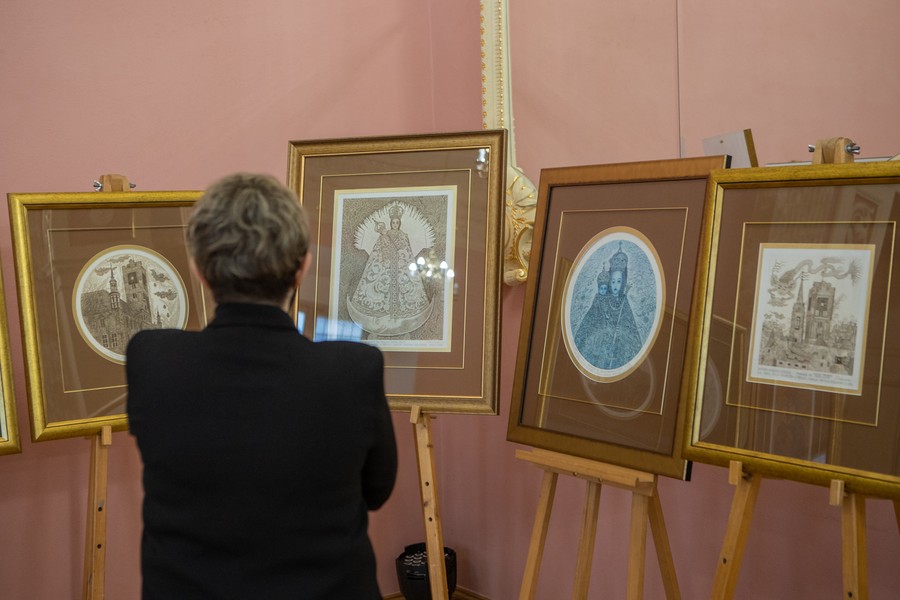 Wystawa prac Krystyny Szalewskiej-Gałdyńskiej w Pałacu Dąmbskich, fot. Mikołaj Kuras dla UMWKP