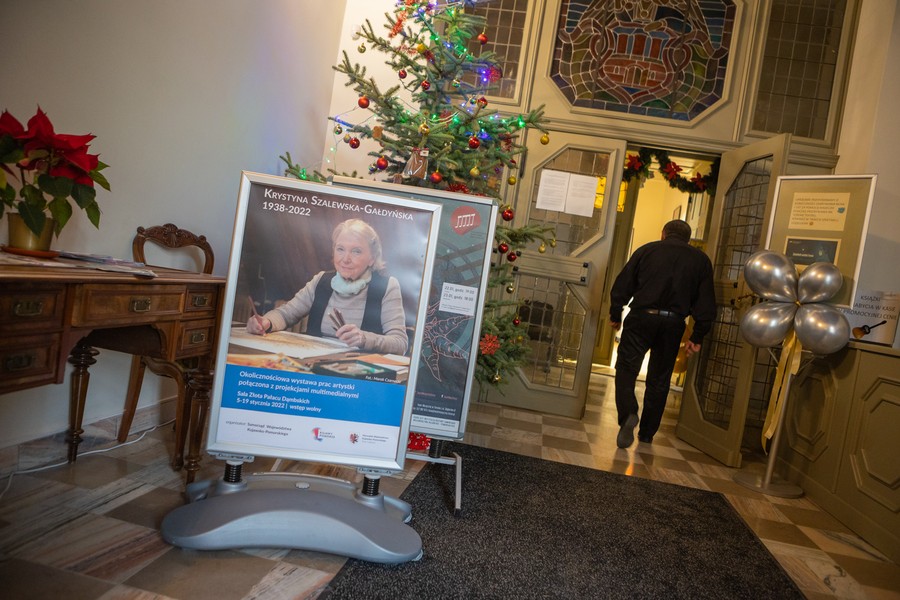 Wystawa prac Krystyny Szalewskiej-Gałdyńskiej w Pałacu Dąmbskich, fot. Mikołaj Kuras dla UMWKP