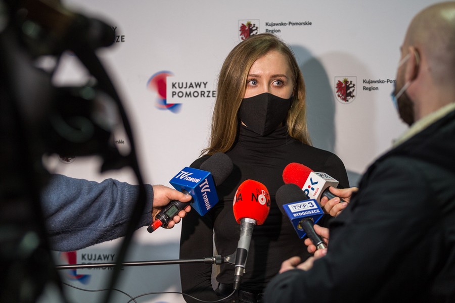 Sejmik przyjął stanowisko potępiające rosyjską agresję na Ukrainę, fot. Szymon Zdzieblo/tarantoga.pl dla UMWKP