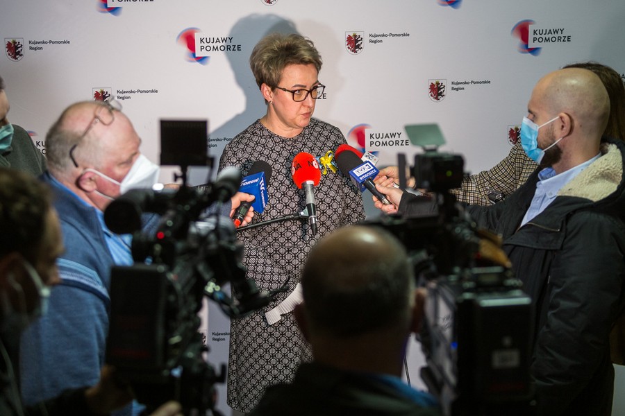 Sejmik przyjął stanowisko potępiające rosyjską agresję na Ukrainę, fot. Szymon Zdzieblo/tarantoga.pl dla UMWKP