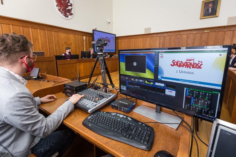 Sejmik przyjął stanowisko potępiające rosyjską agresję na Ukrainę, fot. Szymon Zdzieblo/tarantoga.pl dla UMWKP