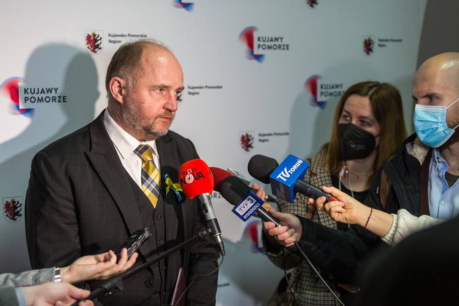 Sejmik przyjął stanowisko potępiające rosyjską agresję na Ukrainę, fot. Szymon Zdzieblo/tarantoga.pl dla UMWKP