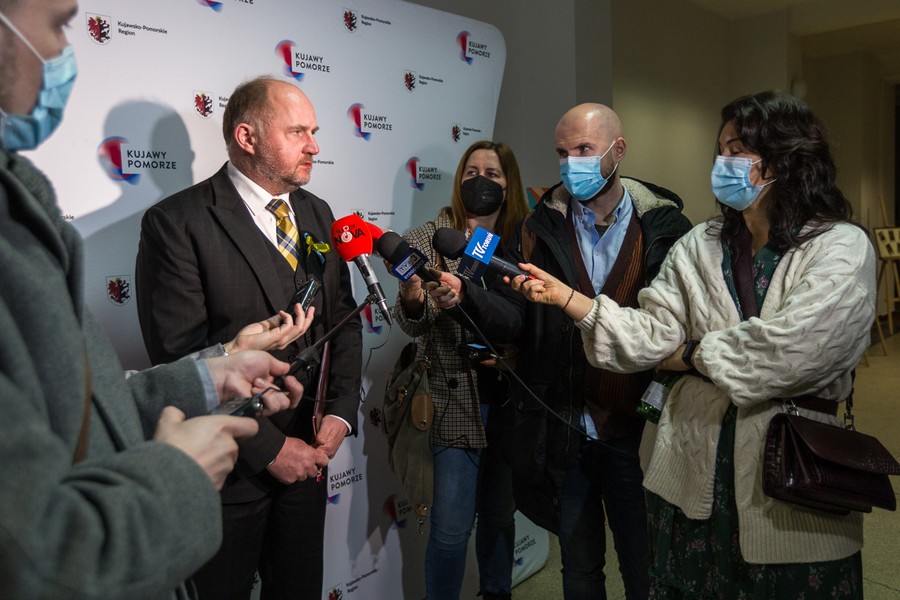 Sejmik przyjął stanowisko potępiające rosyjską agresję na Ukrainę, fot. Szymon Zdzieblo/tarantoga.pl dla UMWKP