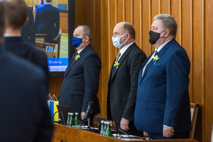 Sejmik przyjął stanowisko potępiające rosyjską agresję na Ukrainę, fot. Szymon Zdzieblo/tarantoga.pl dla UMWKP