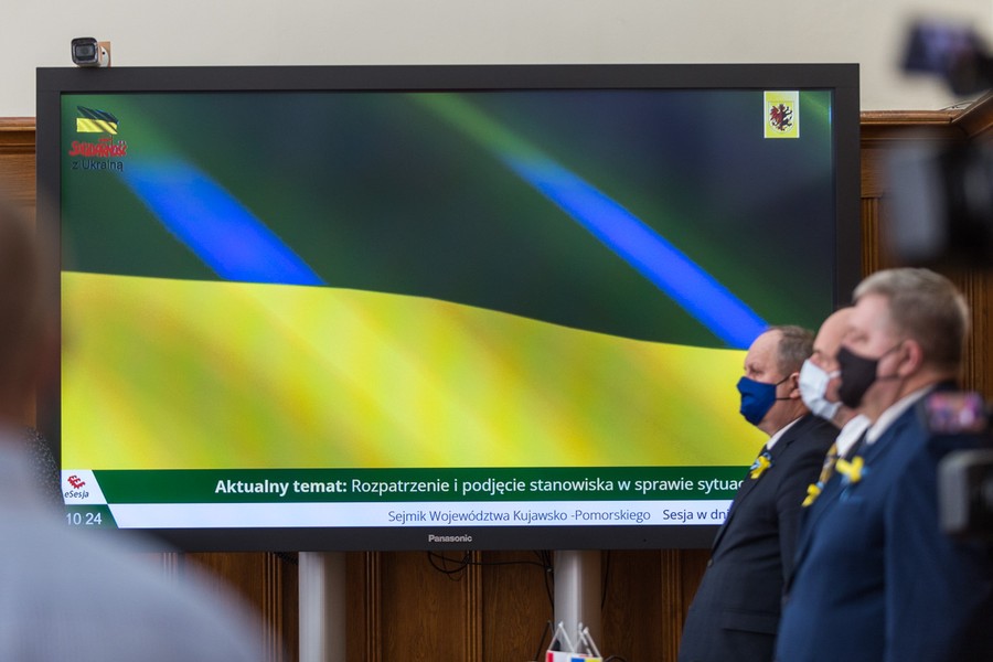 Sejmik przyjął stanowisko potępiające rosyjską agresję na Ukrainę, fot. Szymon Zdzieblo/tarantoga.pl dla UMWKP