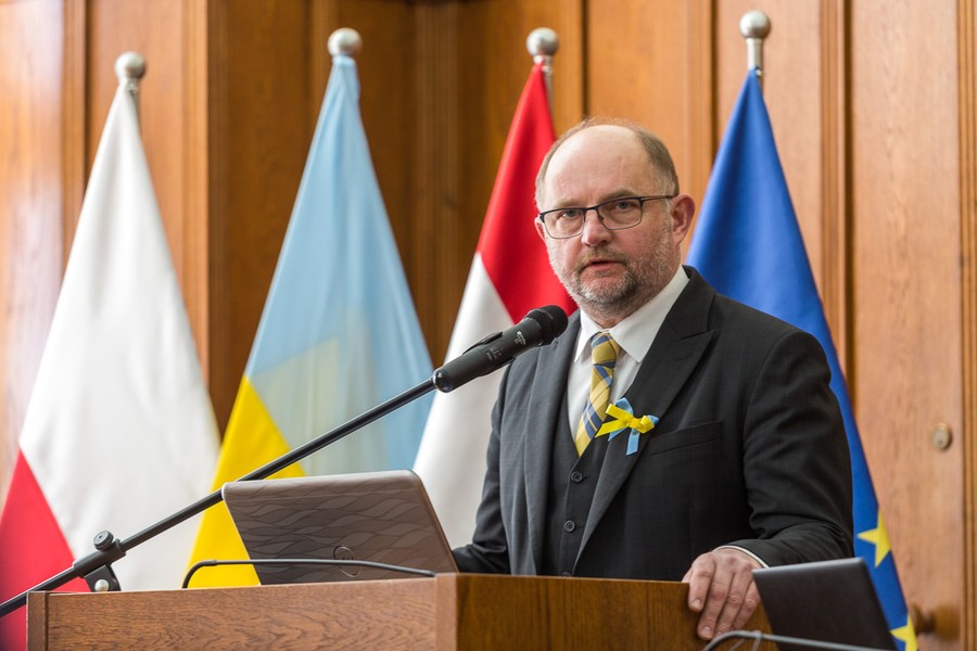 Sejmik przyjął stanowisko potępiające rosyjską agresję na Ukrainę, fot. Szymon Zdzieblo/tarantoga.pl dla UMWKP