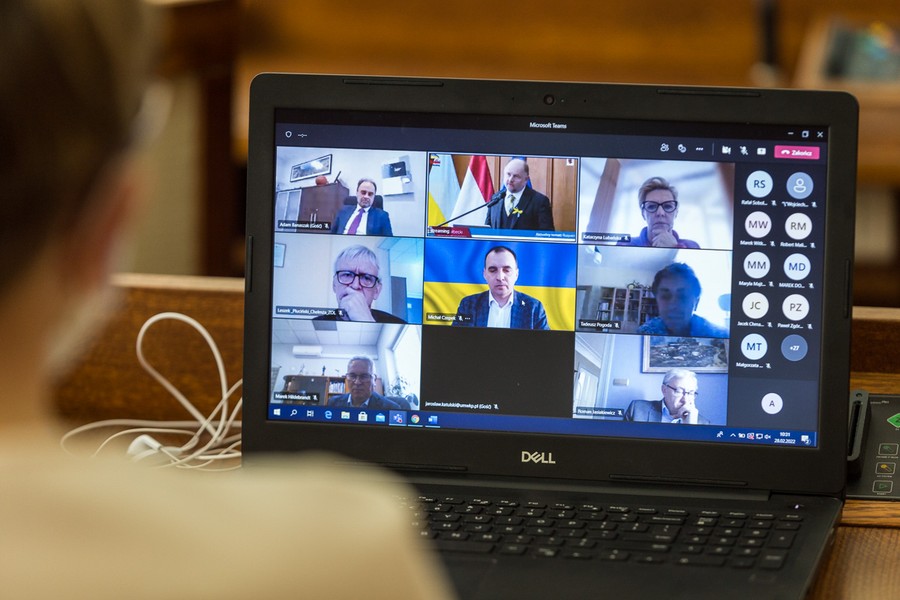 Sejmik przyjął stanowisko potępiające rosyjską agresję na Ukrainę, fot. Szymon Zdzieblo/tarantoga.pl dla UMWKP