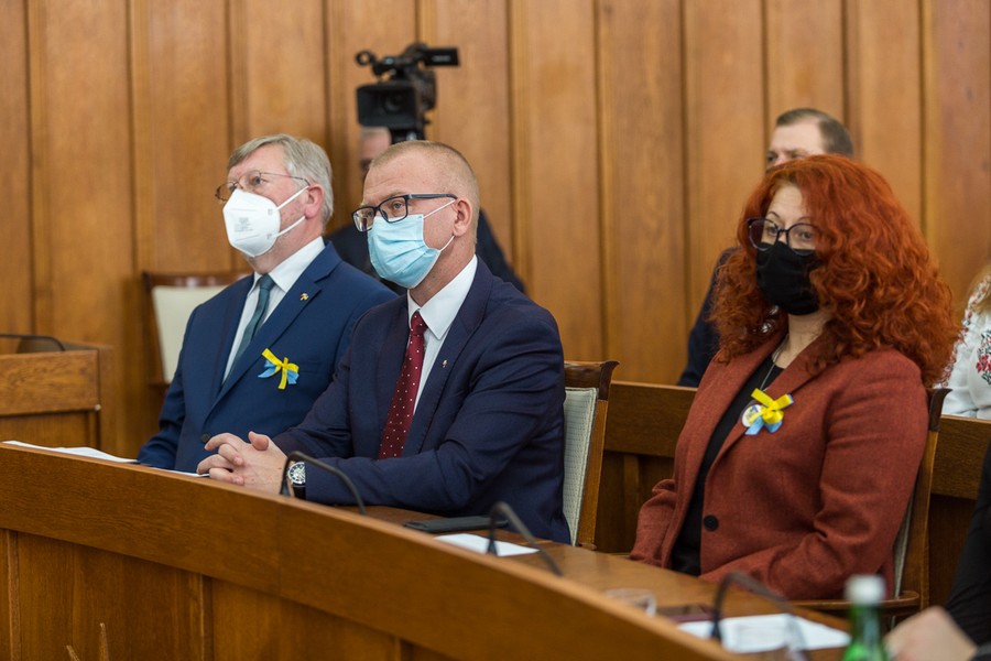 Sejmik przyjął stanowisko potępiające rosyjską agresję na Ukrainę, fot. Szymon Zdzieblo/tarantoga.pl dla UMWKP