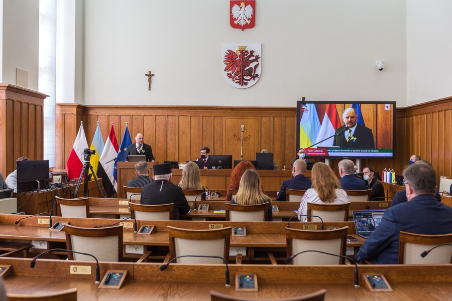 Sejmik przyjął stanowisko potępiające rosyjską agresję na Ukrainę, fot. Szymon Zdzieblo/tarantoga.pl dla UMWKP