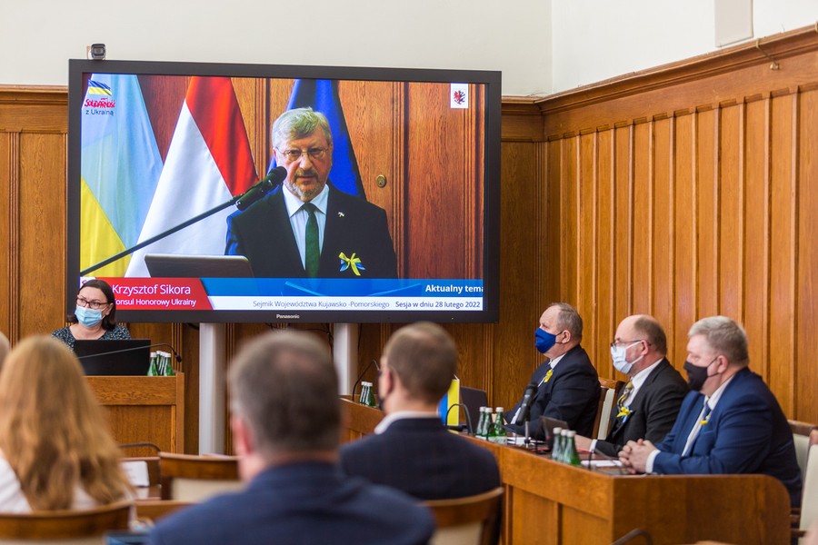 Sejmik przyjął stanowisko potępiające rosyjską agresję na Ukrainę, fot. Szymon Zdzieblo/tarantoga.pl dla UMWKP
