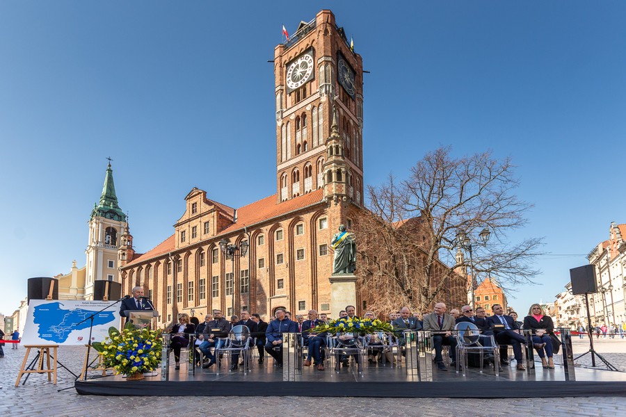 Ceremonia podpisania listów intencyjnych w sprawie Szlaku Kopernikowskiego, fot. Szymon Zdzieblo/tarantoga.pl dla UMWKP