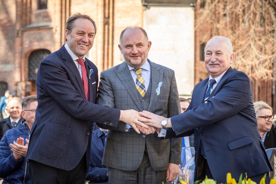 Ceremonia podpisania listów intencyjnych w sprawie Szlaku Kopernikowskiego, fot. Szymon Zdzieblo/tarantoga.pl dla UMWKP
