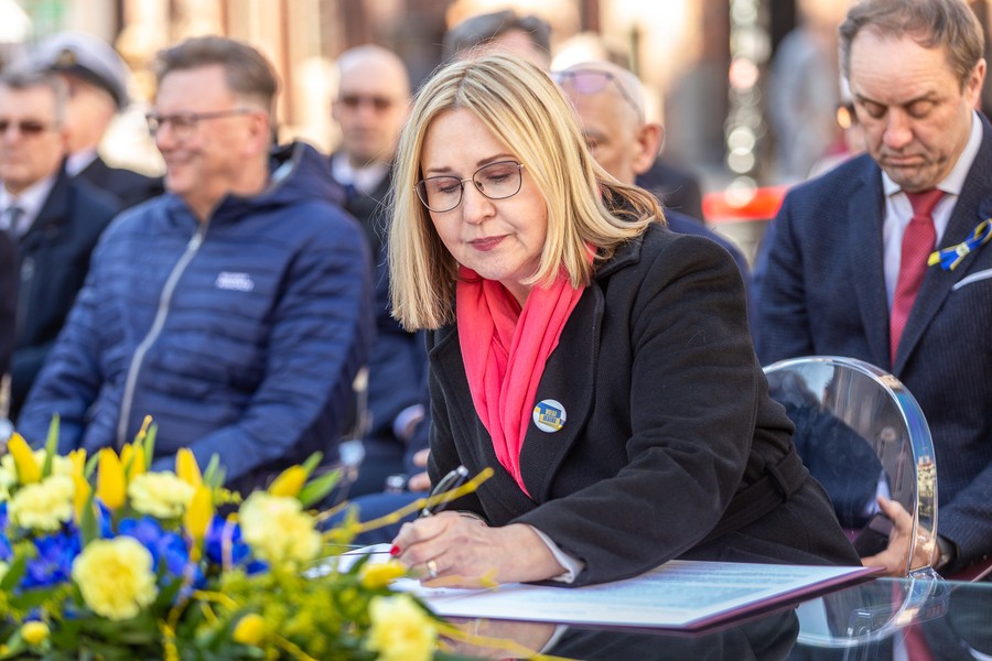 Ceremonia podpisania listów intencyjnych w sprawie Szlaku Kopernikowskiego, fot. Szymon Zdzieblo/tarantoga.pl dla UMWKP