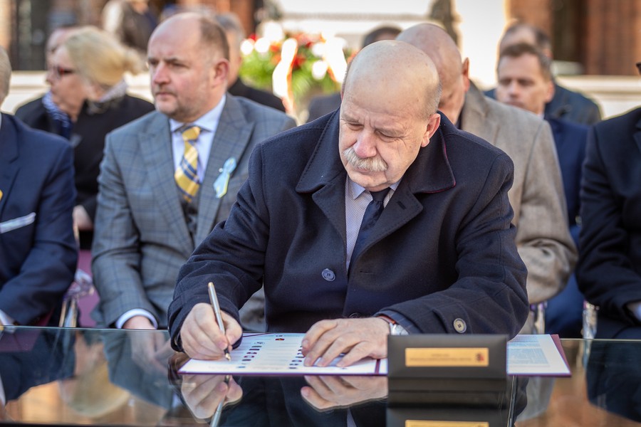 Ceremonia podpisania listów intencyjnych w sprawie Szlaku Kopernikowskiego, fot. Szymon Zdzieblo/tarantoga.pl dla UMWKP