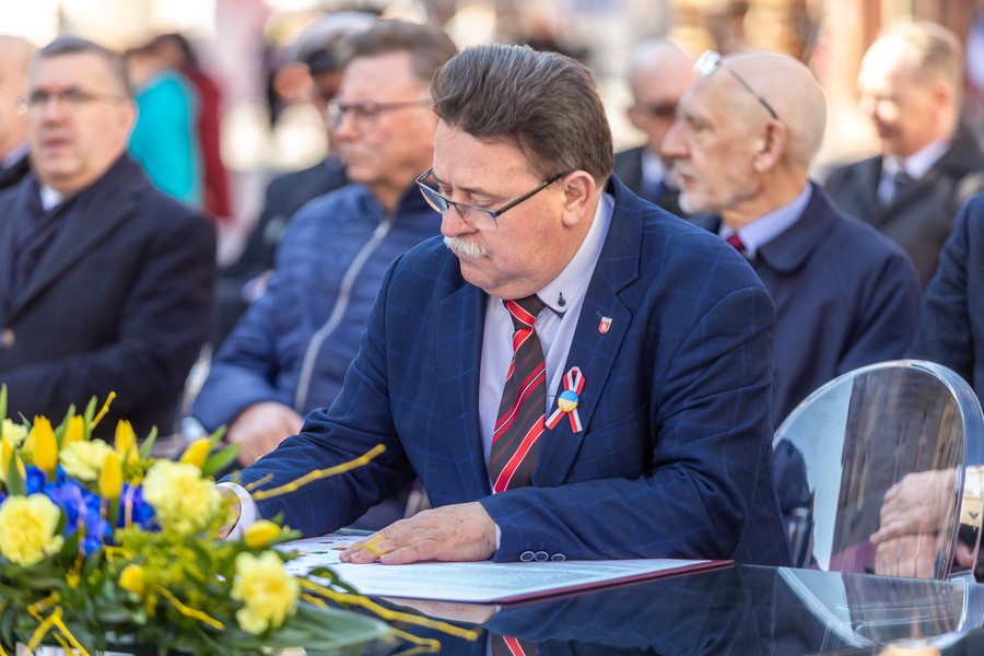 Ceremonia podpisania listów intencyjnych w sprawie Szlaku Kopernikowskiego, fot. Szymon Zdzieblo/tarantoga.pl dla UMWKP