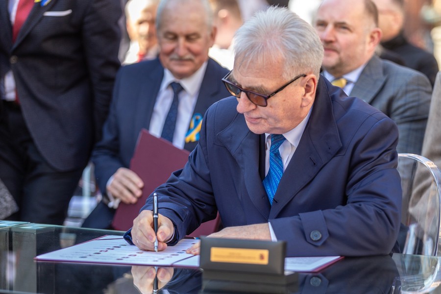 Ceremonia podpisania listów intencyjnych w sprawie Szlaku Kopernikowskiego, fot. Szymon Zdzieblo/tarantoga.pl dla UMWKP